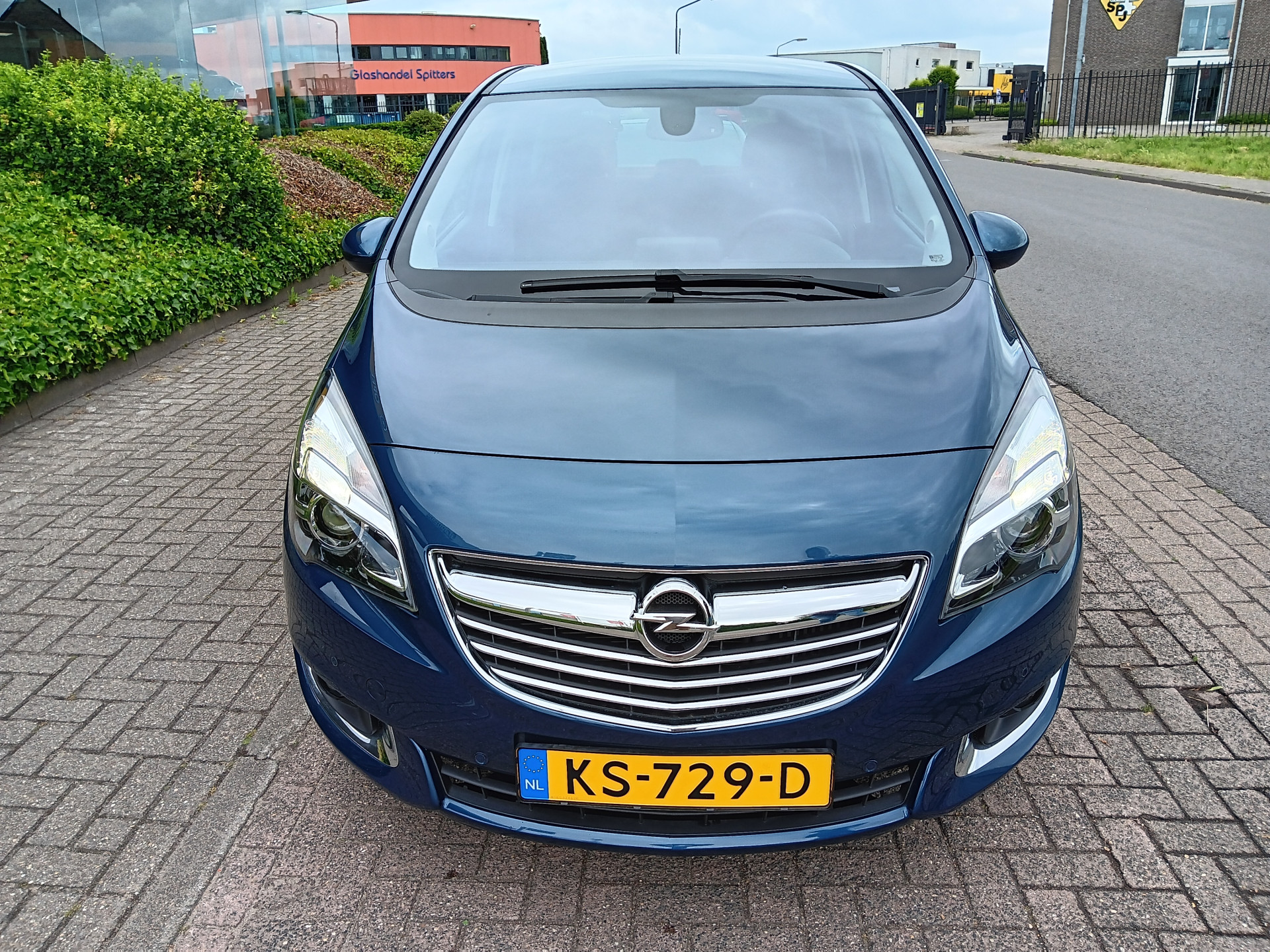 45336136-2.jpg