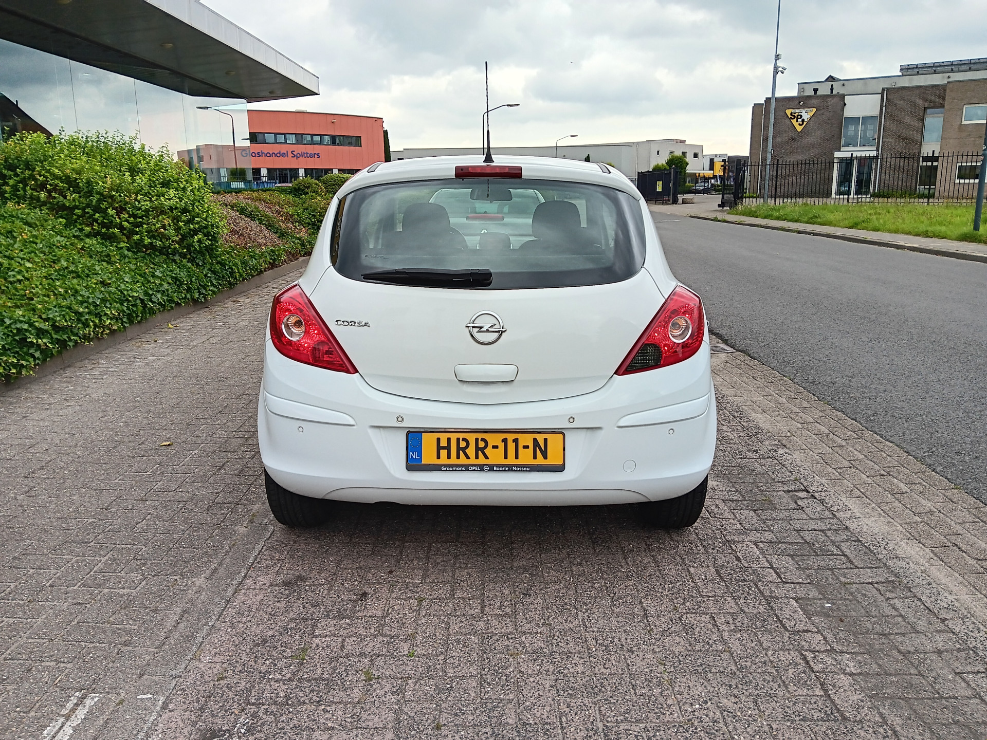 45609422-7.jpg