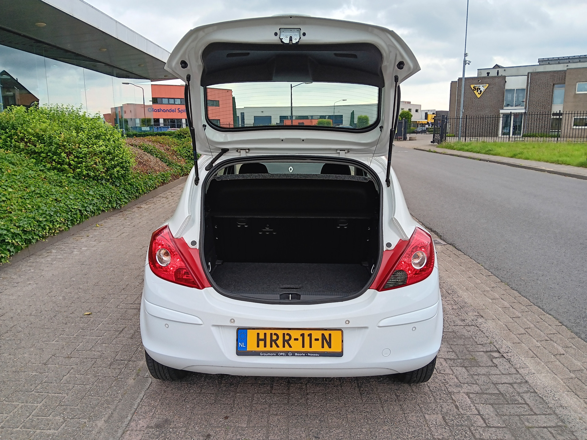 45609422-8.jpg