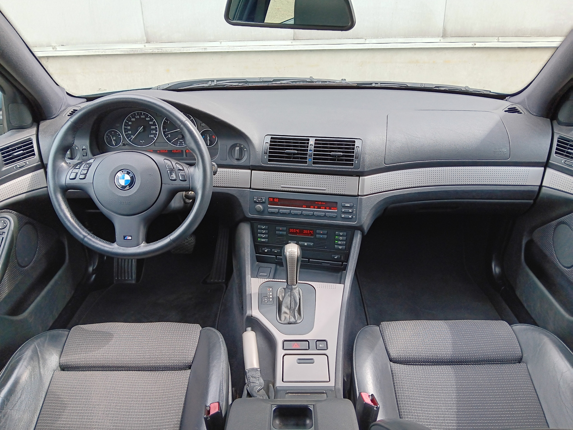 46528508-14.jpg