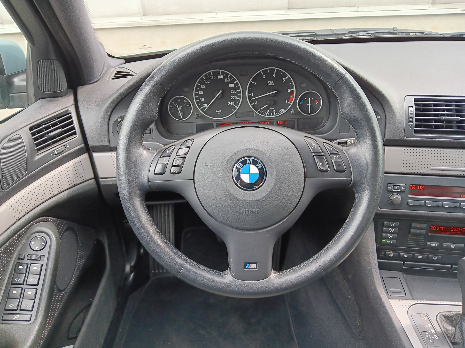 46528508-15.jpg