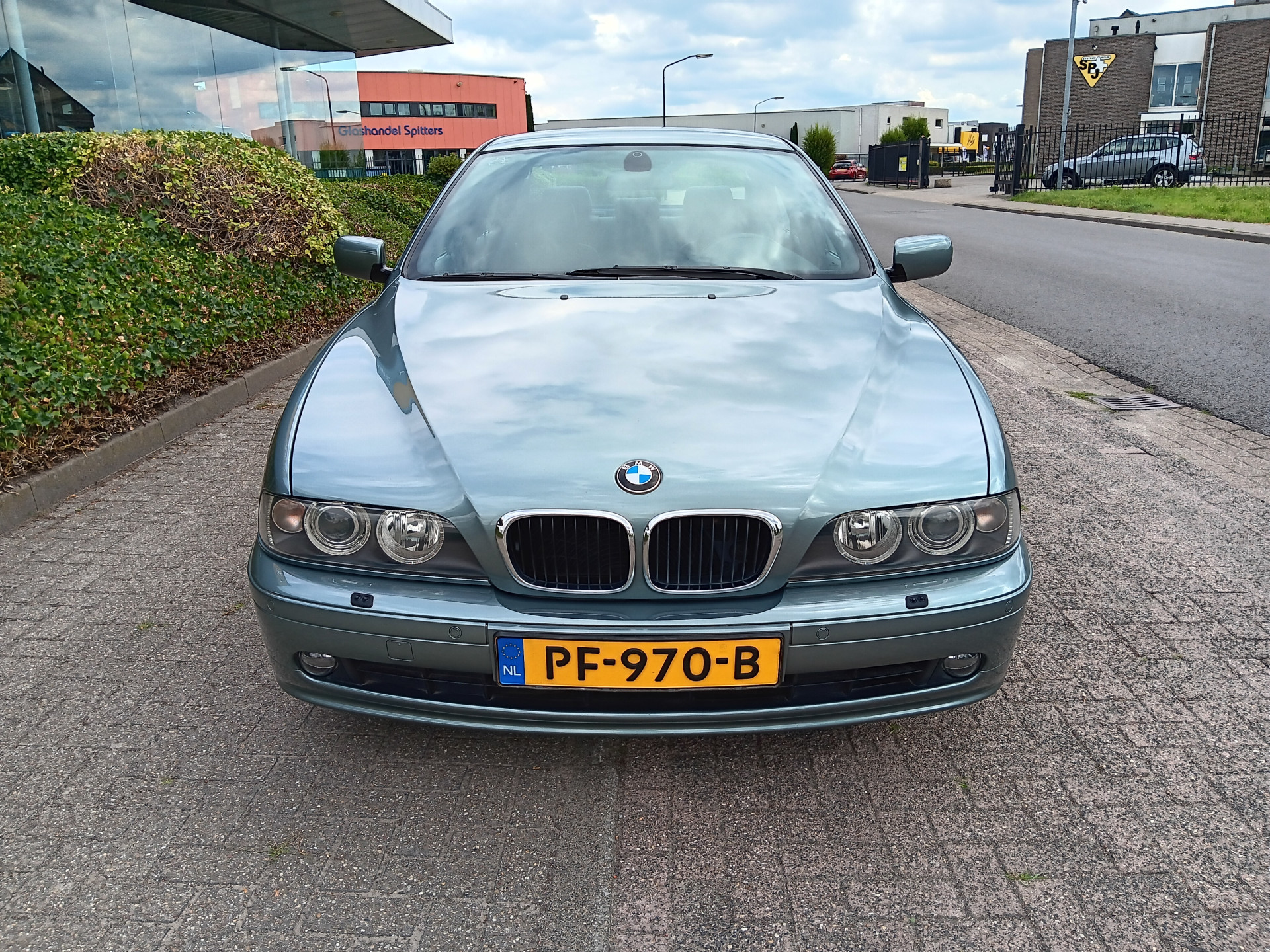 46528508-2.jpg