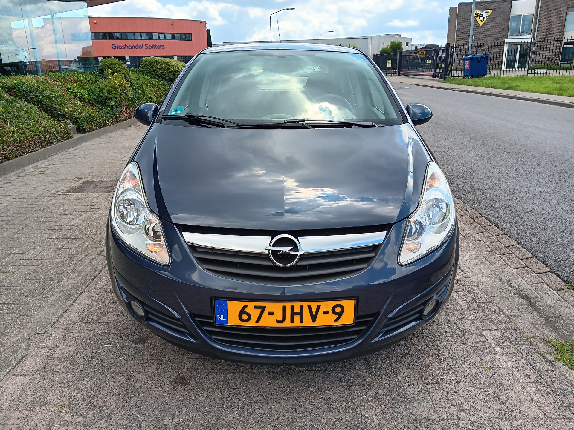 46538999-2.jpg