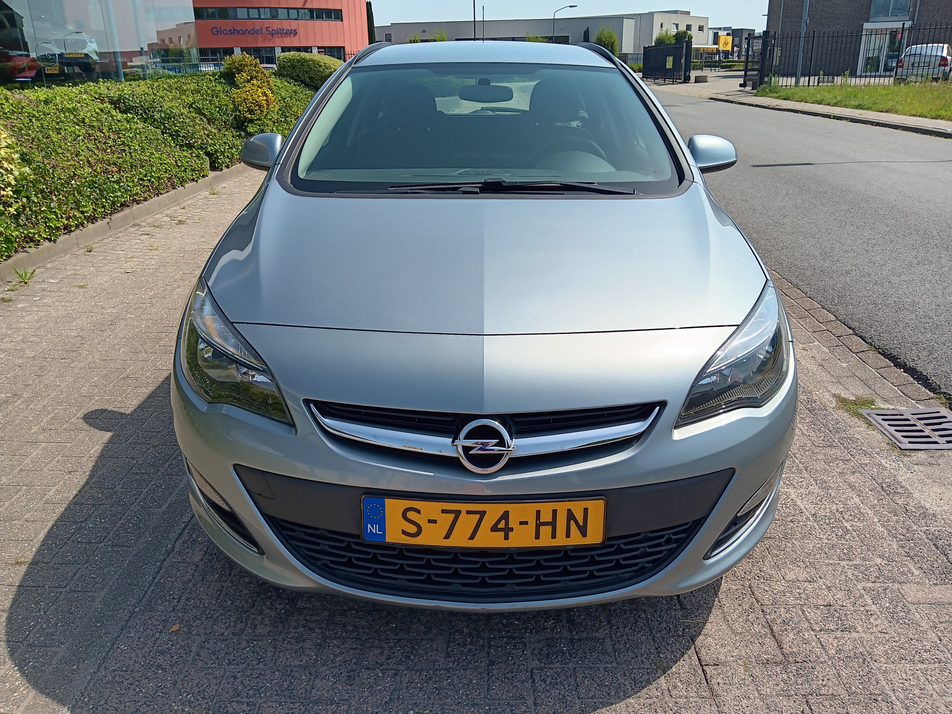 46974859-2.jpg