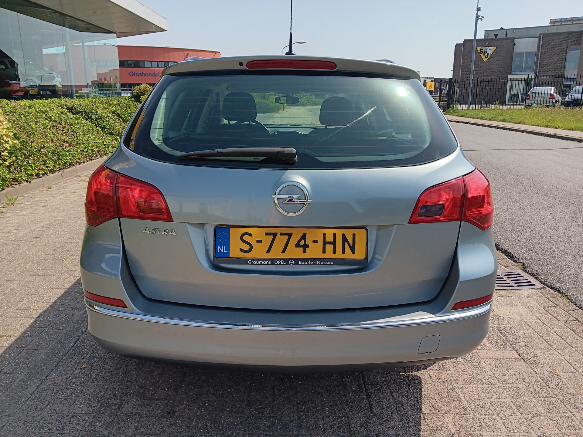 46974859-6.jpg